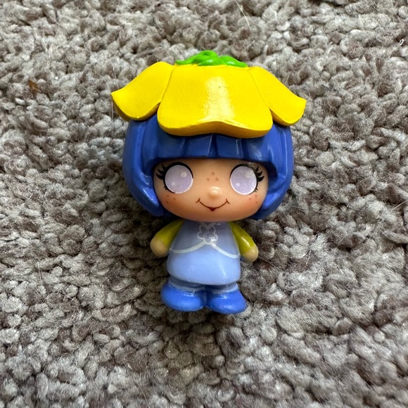 Strawberry Shortcake Cheebee Micro Figure - Almond Tea - Picture 1 of 2